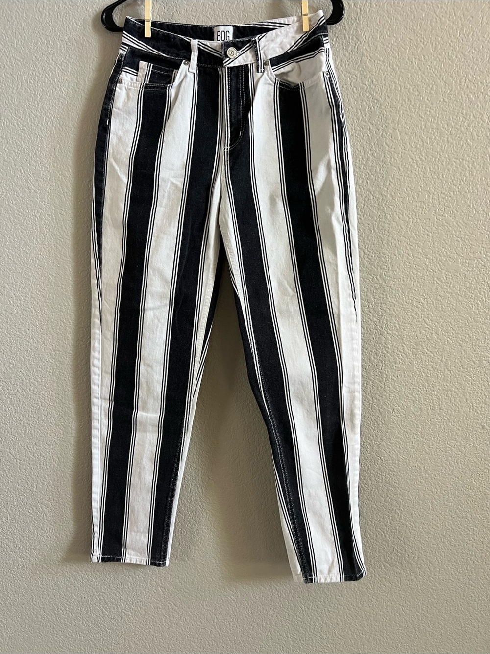 BDG Urban Outfitters Black & White Vertical Stripe High Rise Mom Jeans Size 27